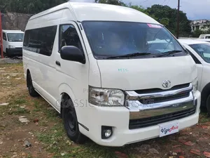Toyota HiAce 2018 White