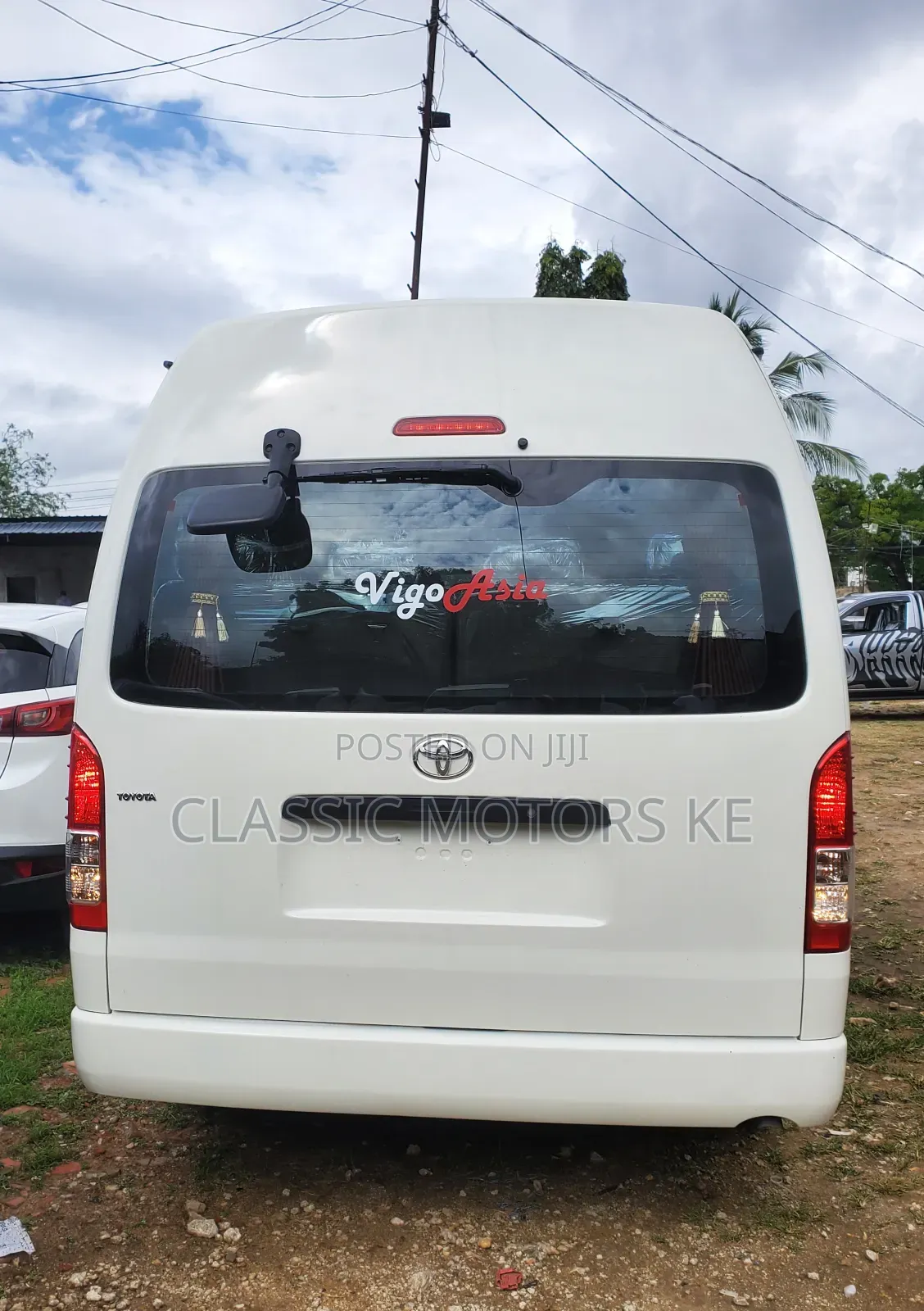 Toyota HiAce 2018 White