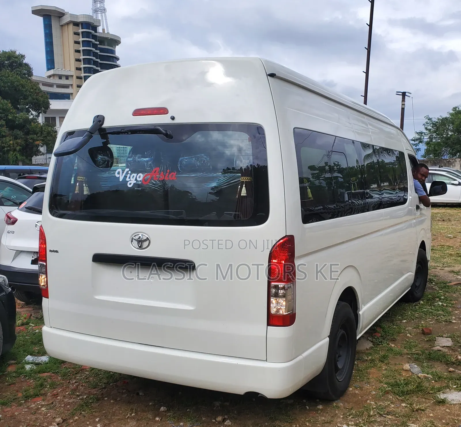 Toyota HiAce 2018 White