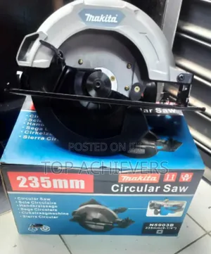 Quality Makita Circular Saw '9