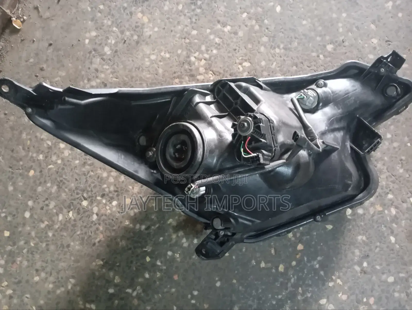 Ractis LHS Headlight Non Xenon