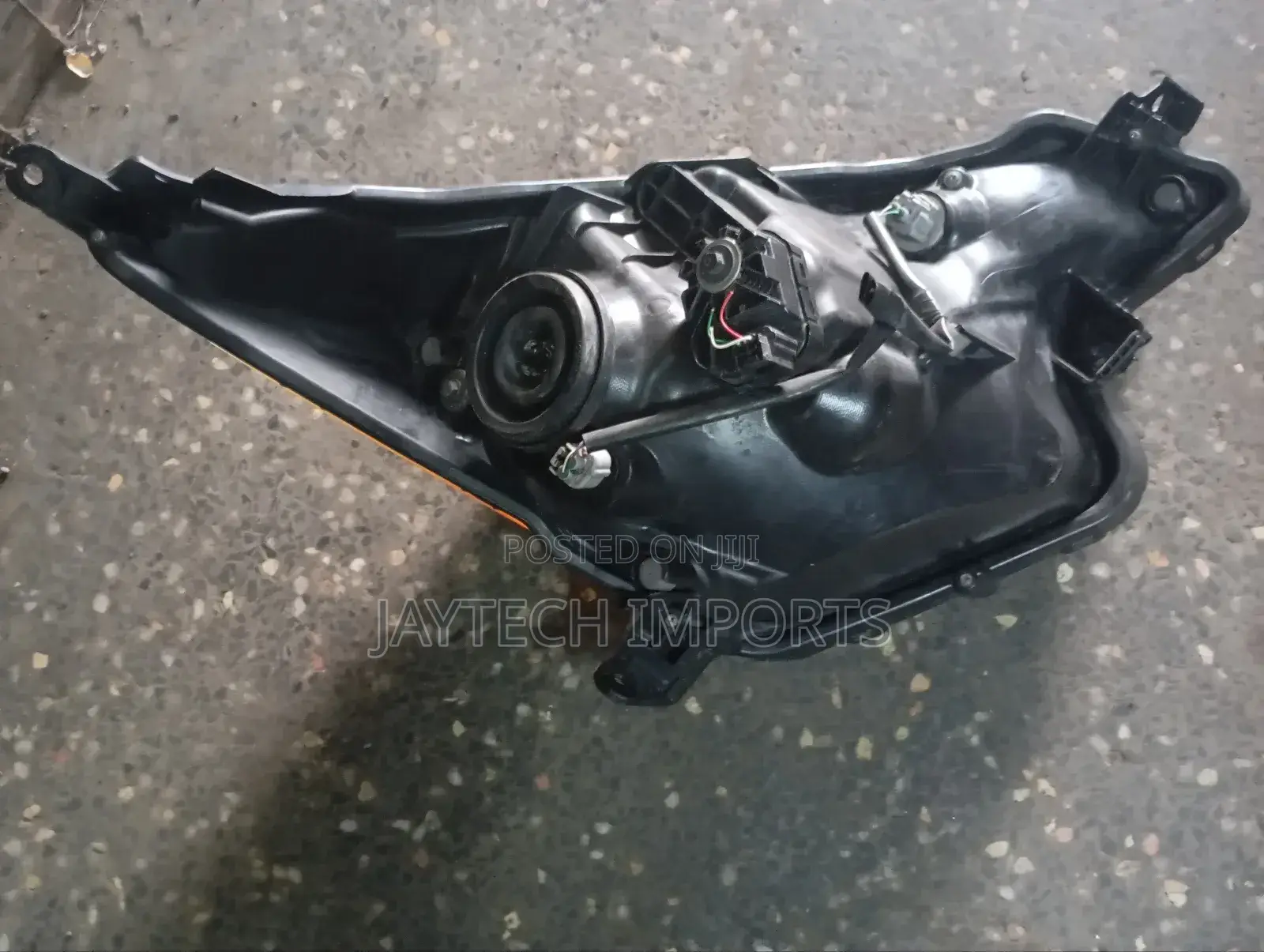 Ractis LHS Headlight Non Xenon