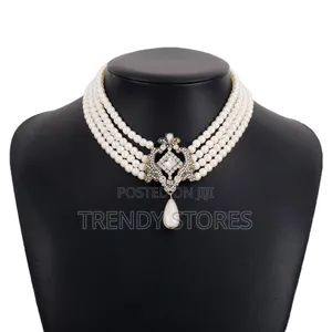 Shiny Crystal Pearl Necklace