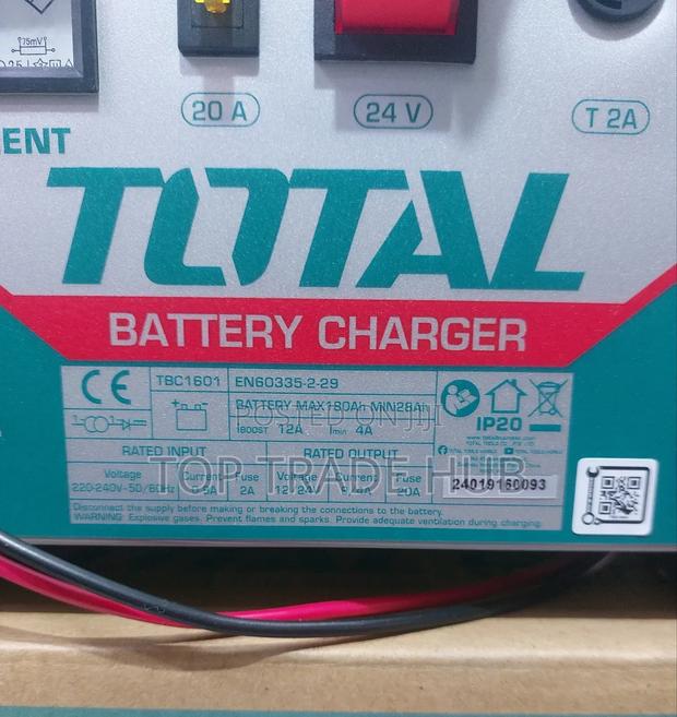 Total TBC1601 Battery Charger 12/24v 9/4a - thumbnail 2