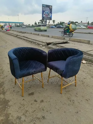 Black Velvet, Styling Chairs