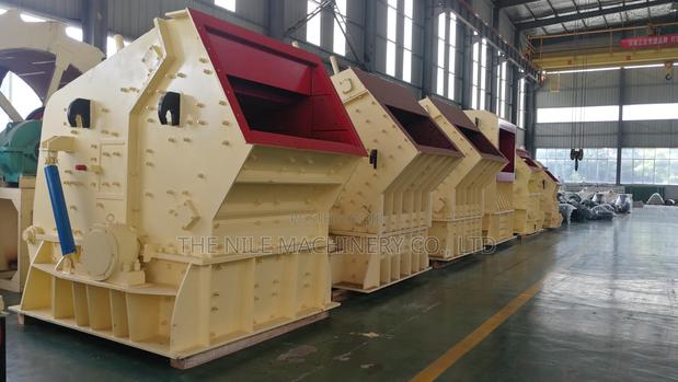 Heavy-Duty Mining Limestone Impact Stone Crushing Machine - main view