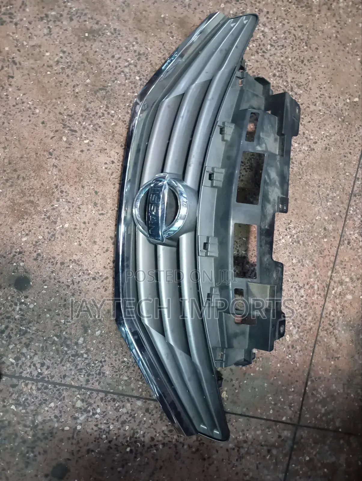 Nissan Note Grill