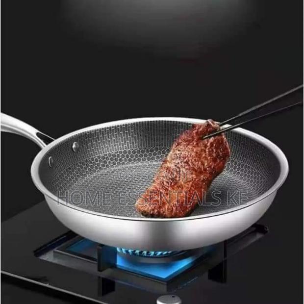 28cm Honeycomb Wok Frying Pan