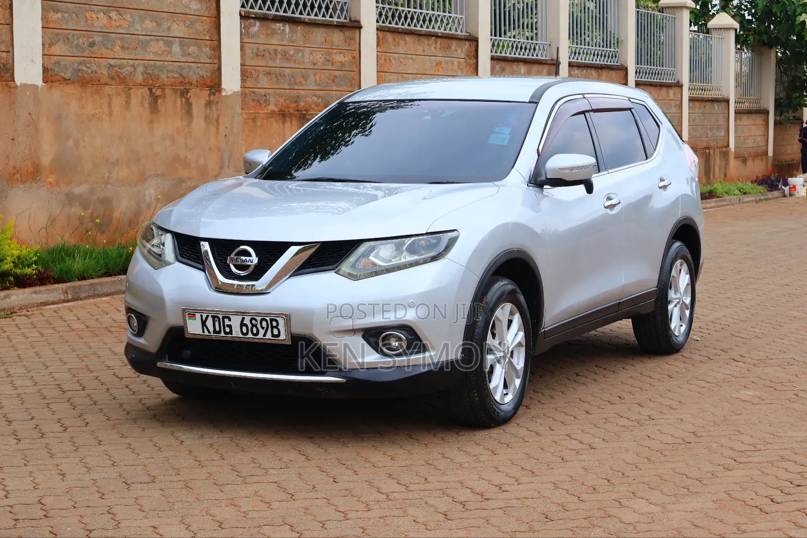 Nissan X-Trail 2.0 Petrol FWD 2014 Silver