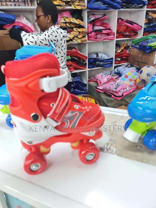 Responsive 4 Wheels Skate Shoes Skate Shoes - main view