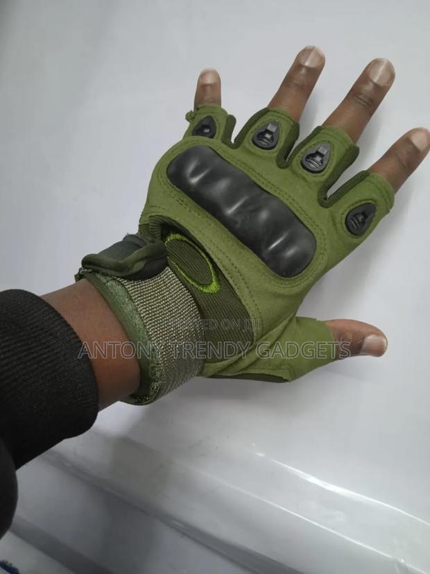Military-type Tactical Half Finger Gloves - main view