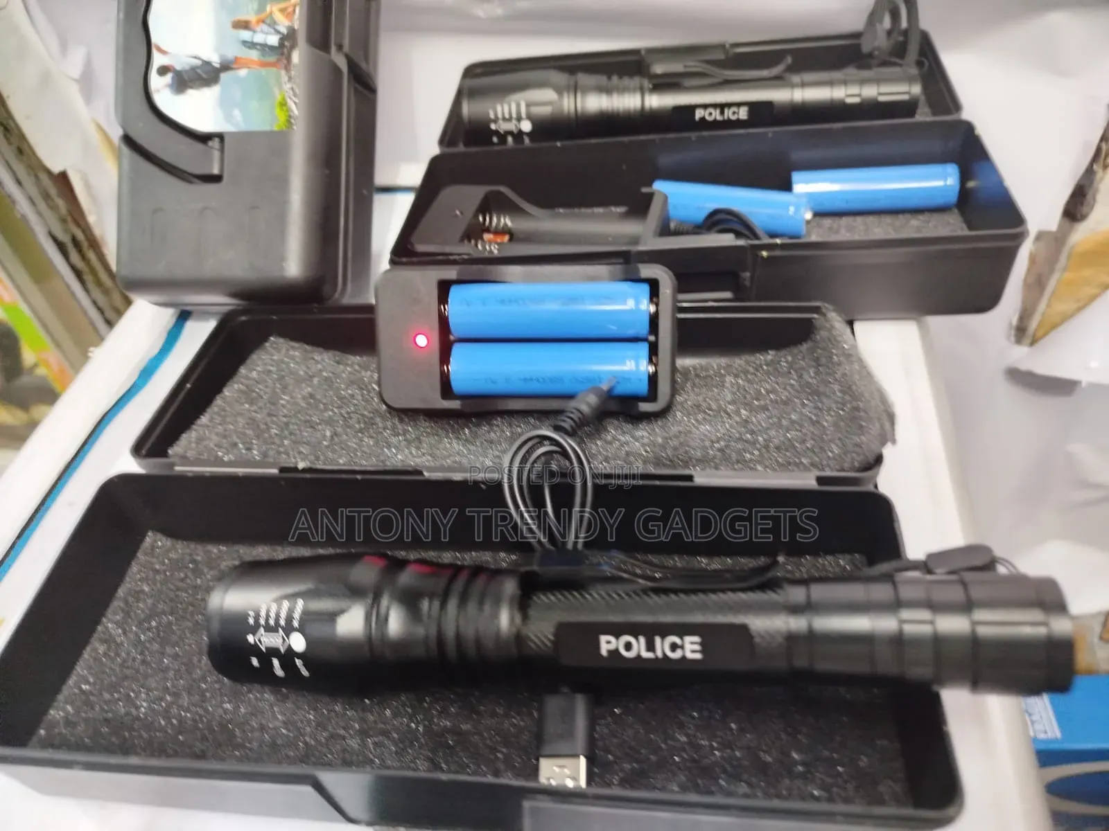 Police LED Zooming Flashlight