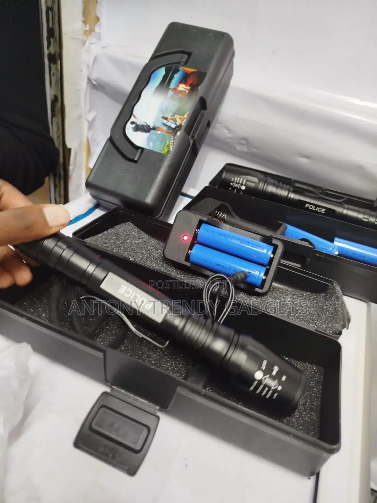 LED Rechargable Police Flashlight With Zooming Capability