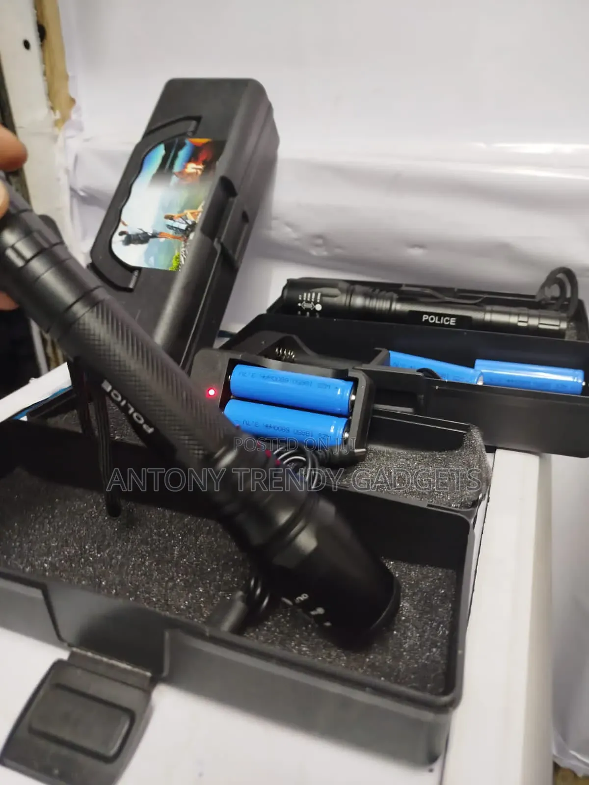 LED Rechargable Zoom Flashlight With Beam Concentration