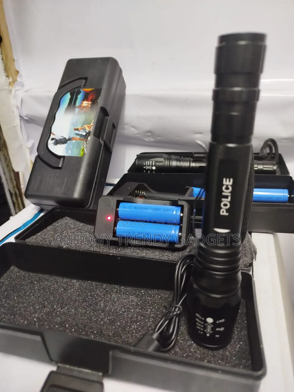 Rechargable Flashlight With Zooming Capability