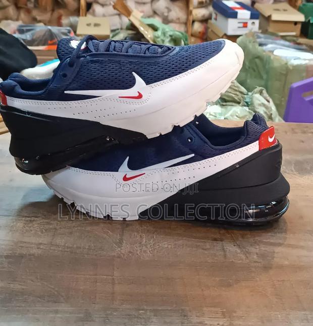 Nike Air Shoes - thumbnail 2