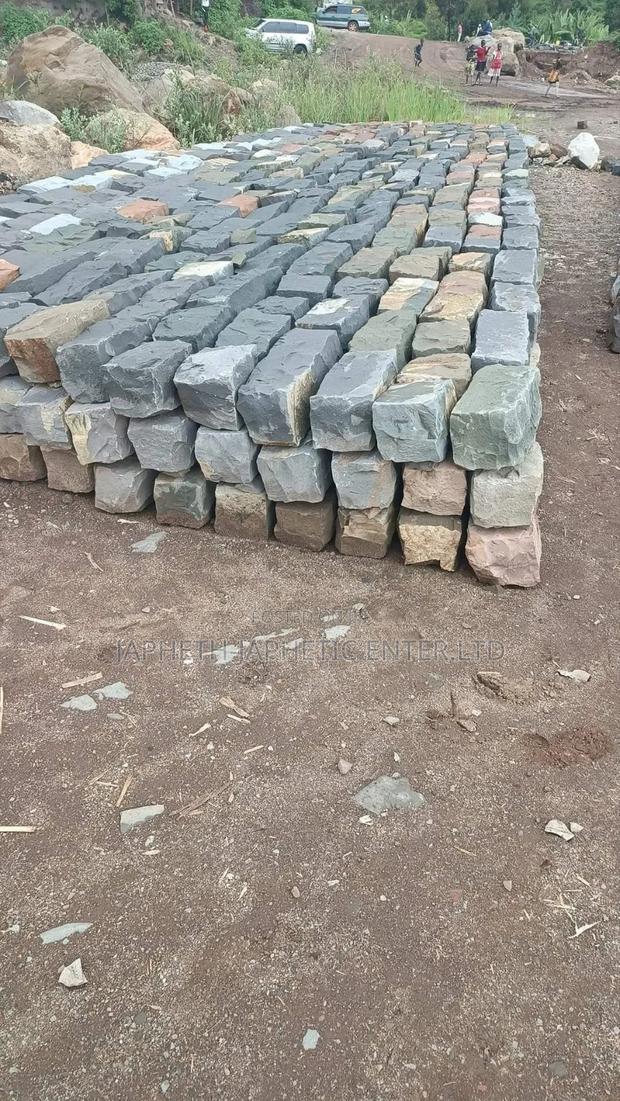 Mixed Colours Bush Stones - thumbnail 5