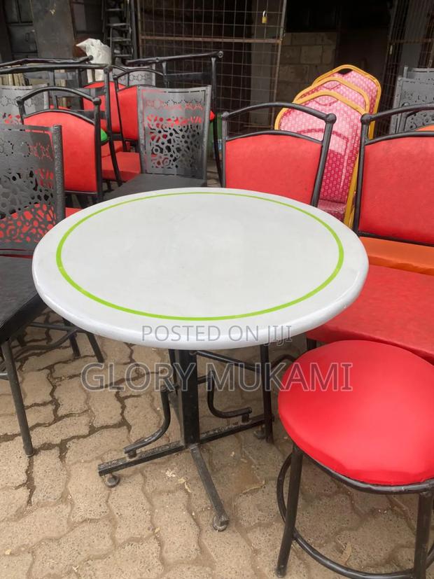 Restaurants and Bar Round Table - main view