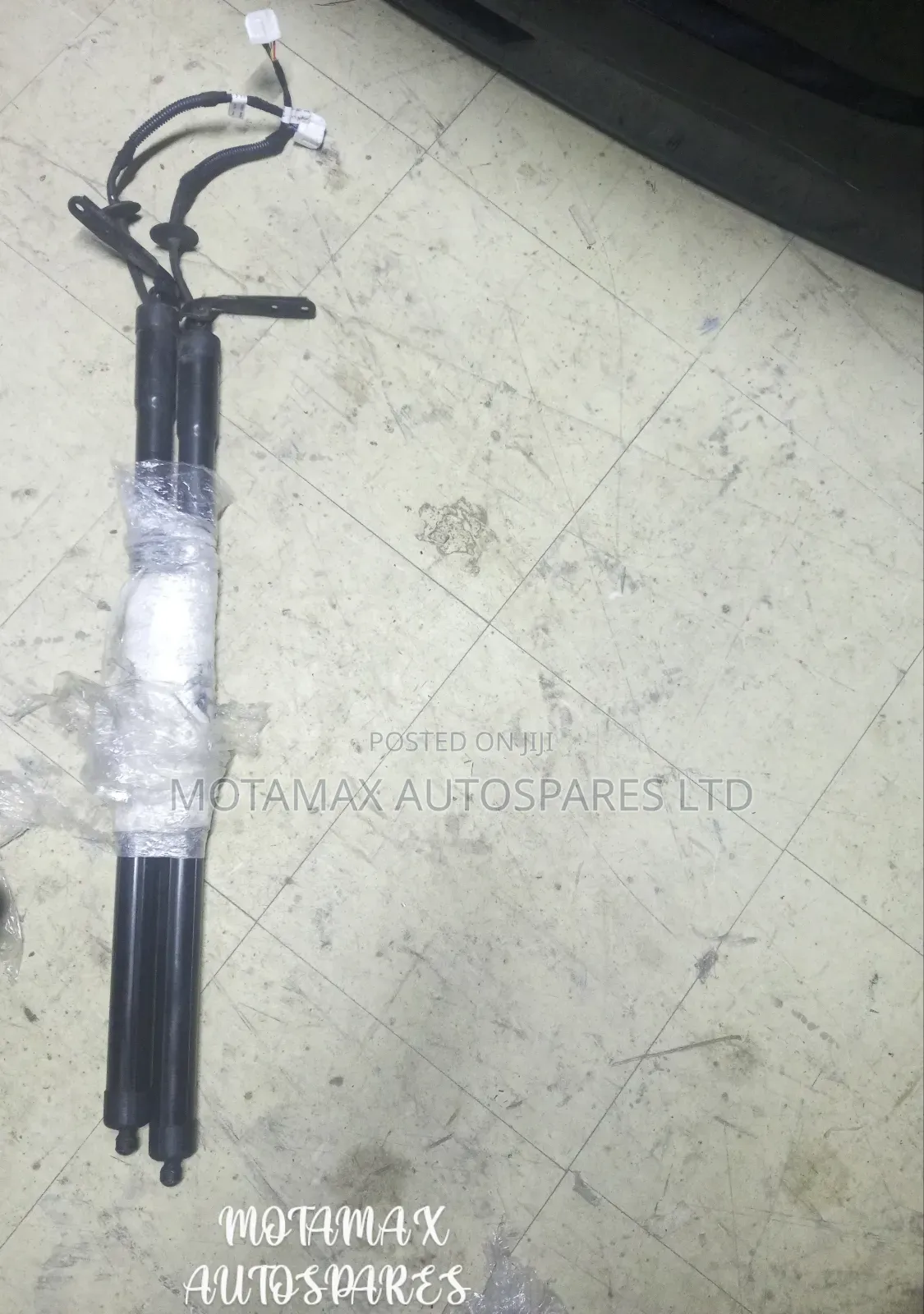 Nissan X-Trail Nt32 Automatic Boot Shocks. Price Per Pc