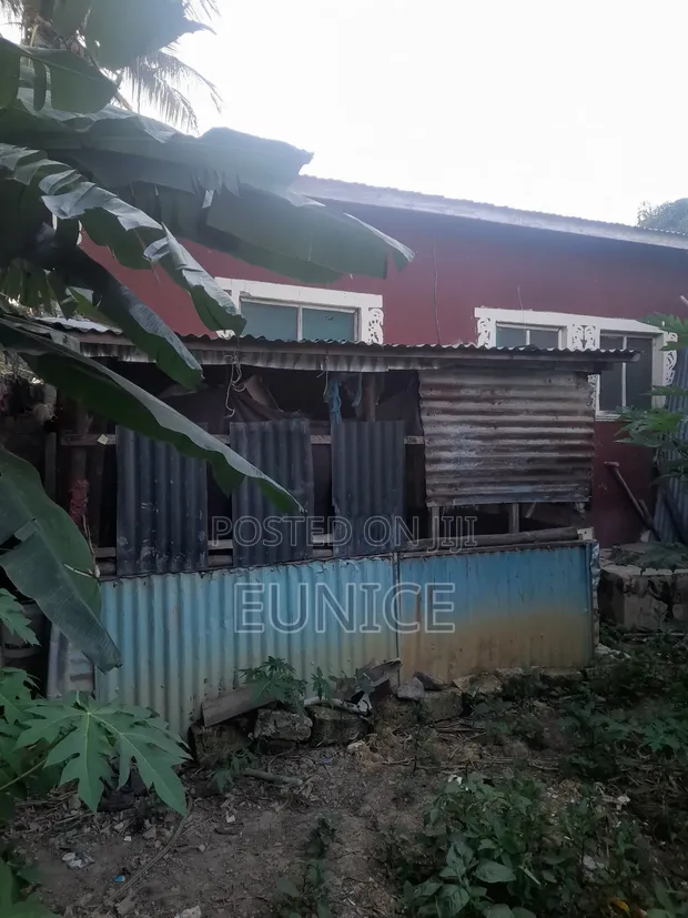 5bdrm House in Kiembeni for sale