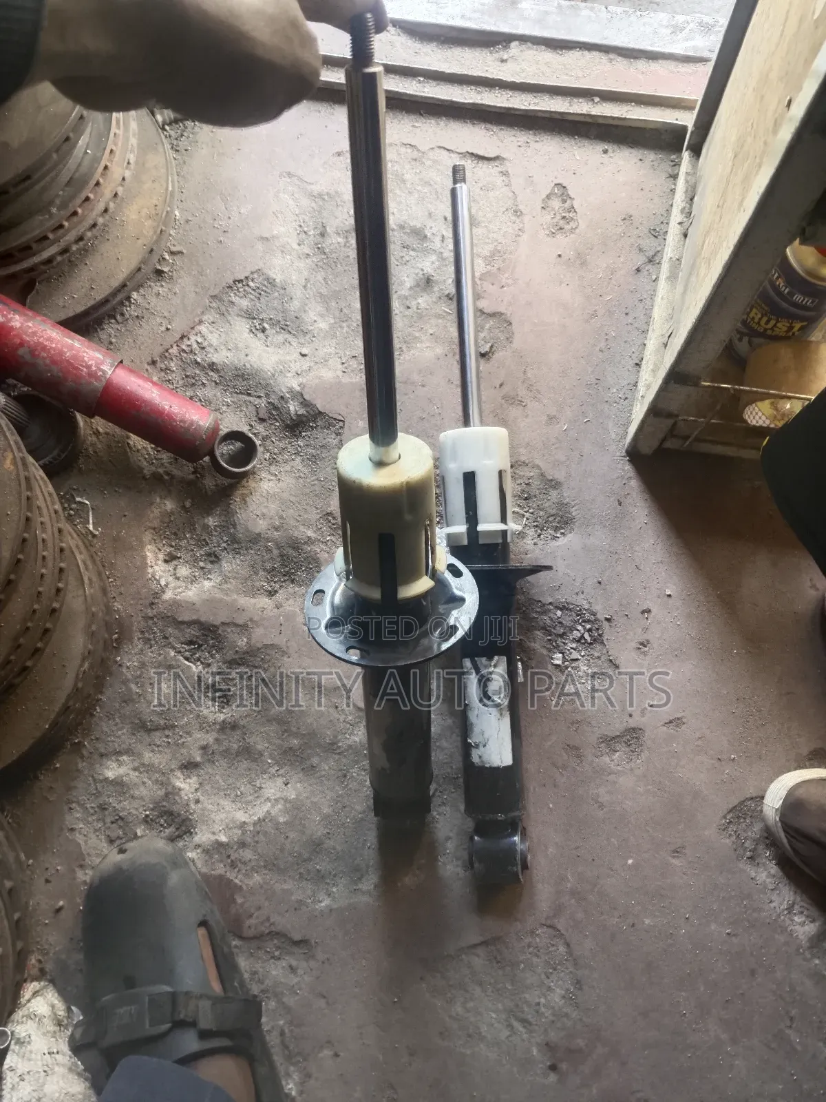 Volkswagen Touareg 7p Rear Shock