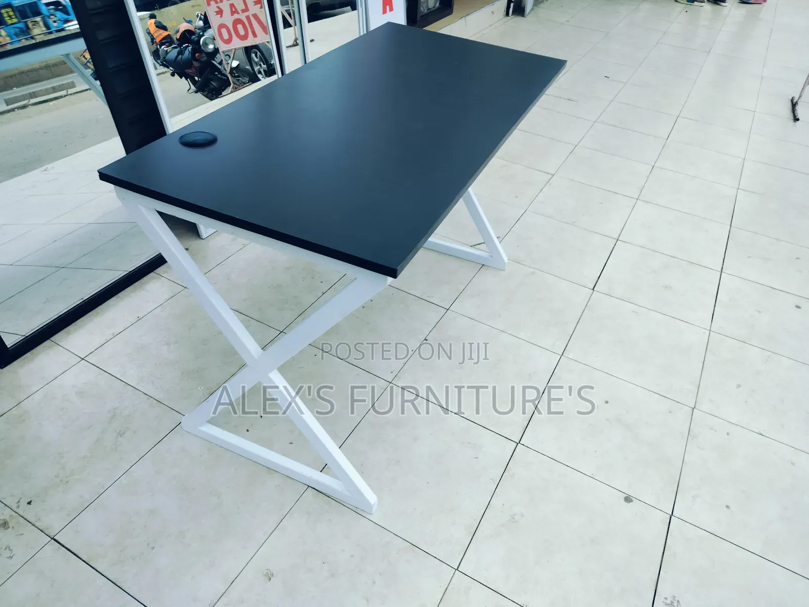 Metallic Desk Office Desk With Gromet