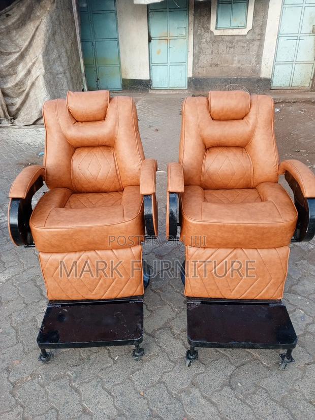 Kinyozi Chair - main view