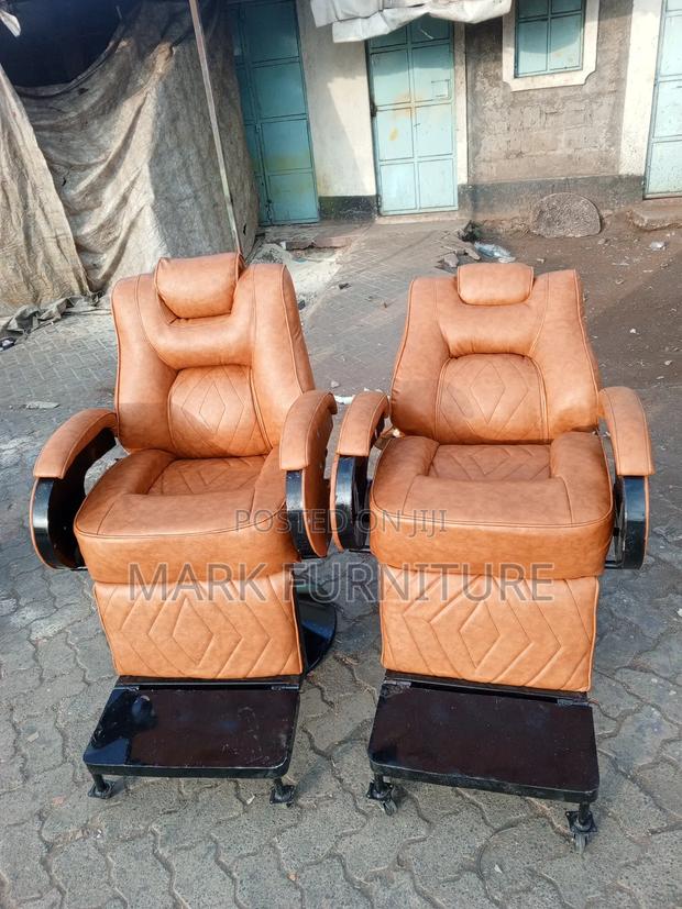 Kinyozi Chair - thumbnail 2