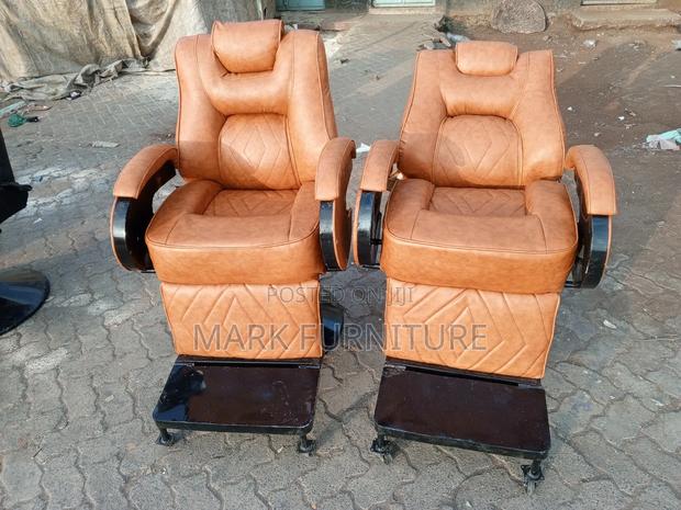Kinyozi Chair