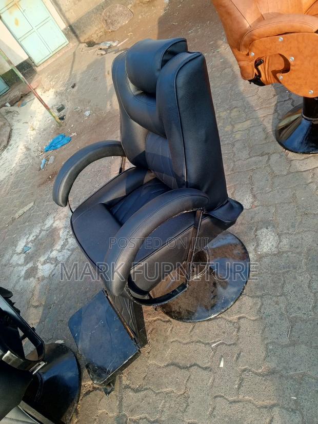 Kinyozi Chair - thumbnail 2