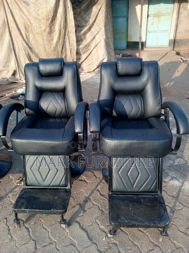 Kinyozi Chair