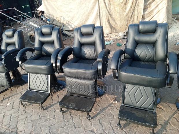 Kinyozi Chair