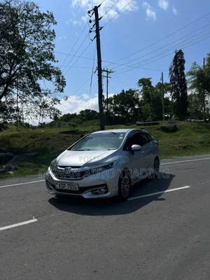 Honda Fit Shuttle 2017 Silver