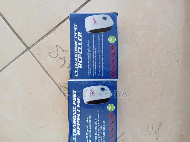 Handheld Ultrasonic Pest Repeller - main view