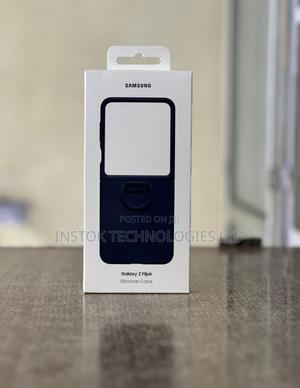 Samsung Galaxy Z Flip6 Silicone Case With Ring - thumbnail 2