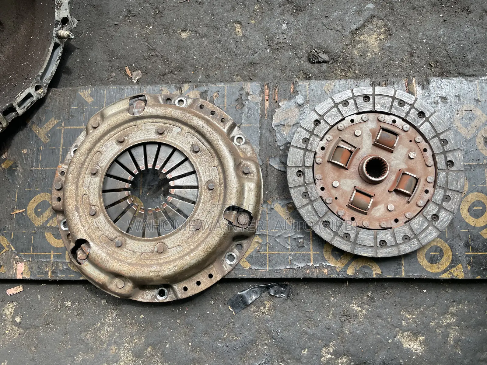 Clutch and Pressure Plate for 5a Manual and 4a,5e,4e