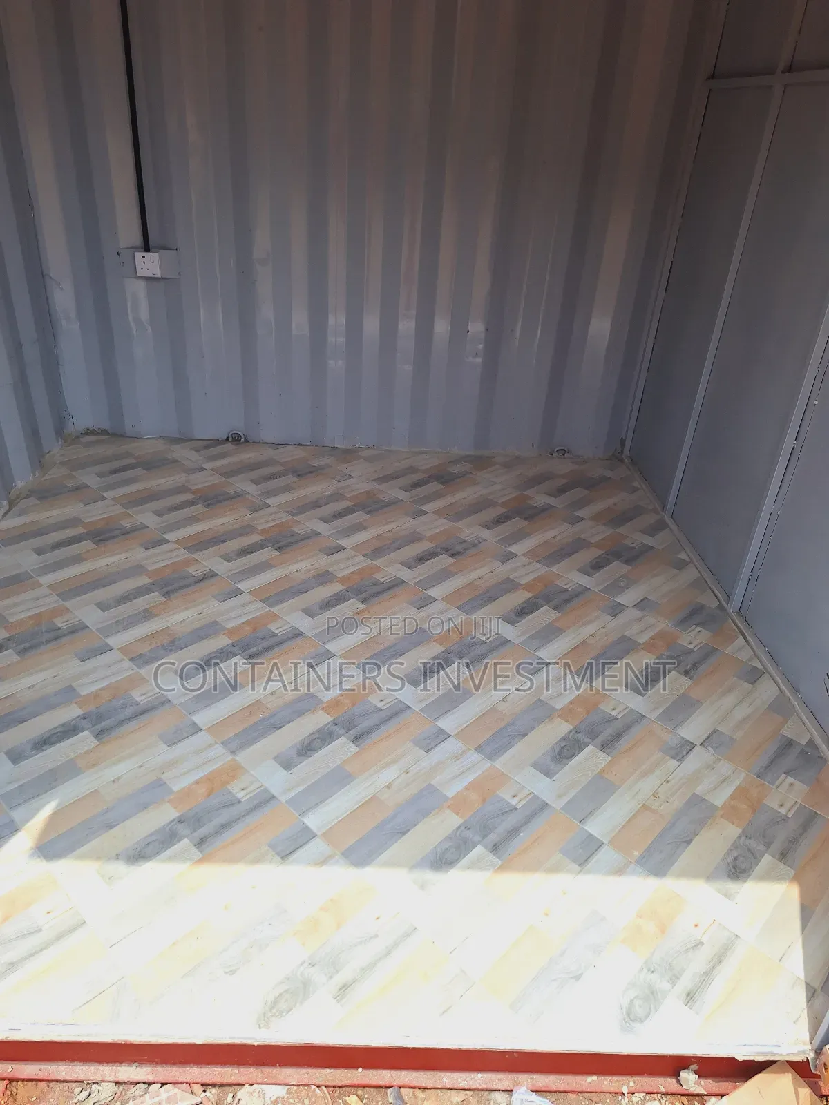 40ft Container With 5 Stalls- Floor Tiled Up