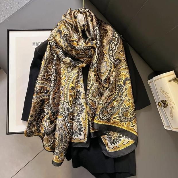 Pretty Scarf - thumbnail 2