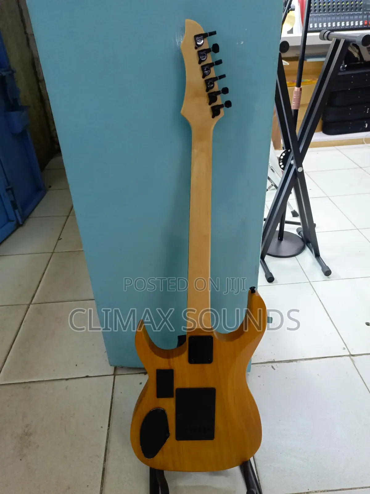 Electric Solo Guitar Active Ibanez,