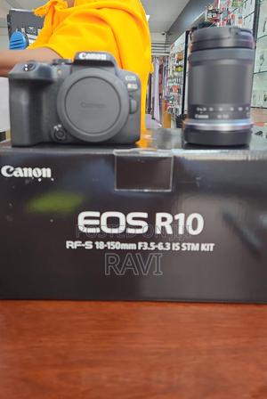 Canon R10 Kit 18-150mm - main view