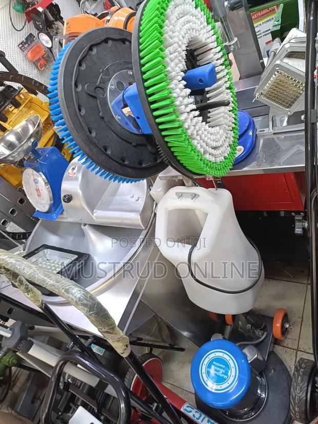 Floor Scrubber With Extra Brushes - thumbnail 3