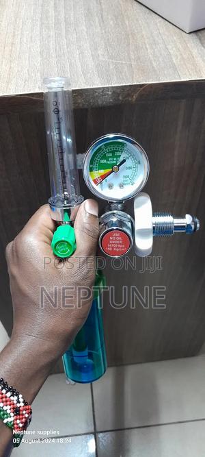 Side Cylinder Oxygen Regulator. - thumbnail 2