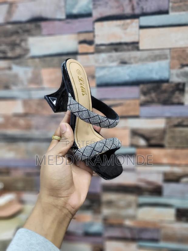 Designer Opens Shoes - thumbnail 2