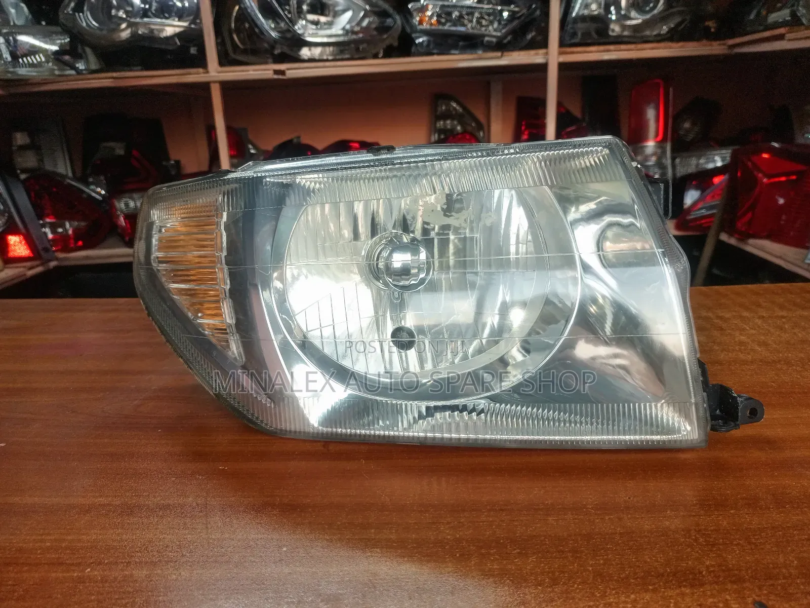 Mitsubishi Pajero IO RHS Nonzenon (Clear Reflector)