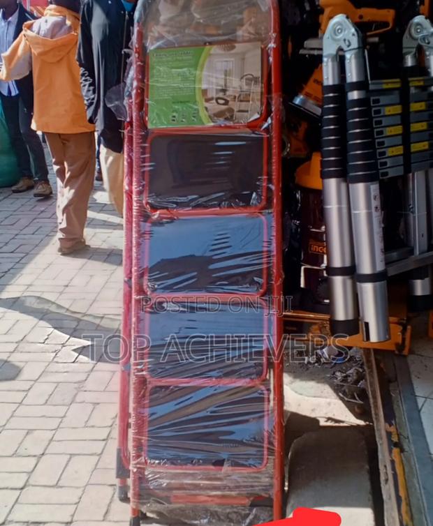 Quality 4 Step Ladder - thumbnail 2