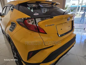 Toyota C-HR 2018 Yellow