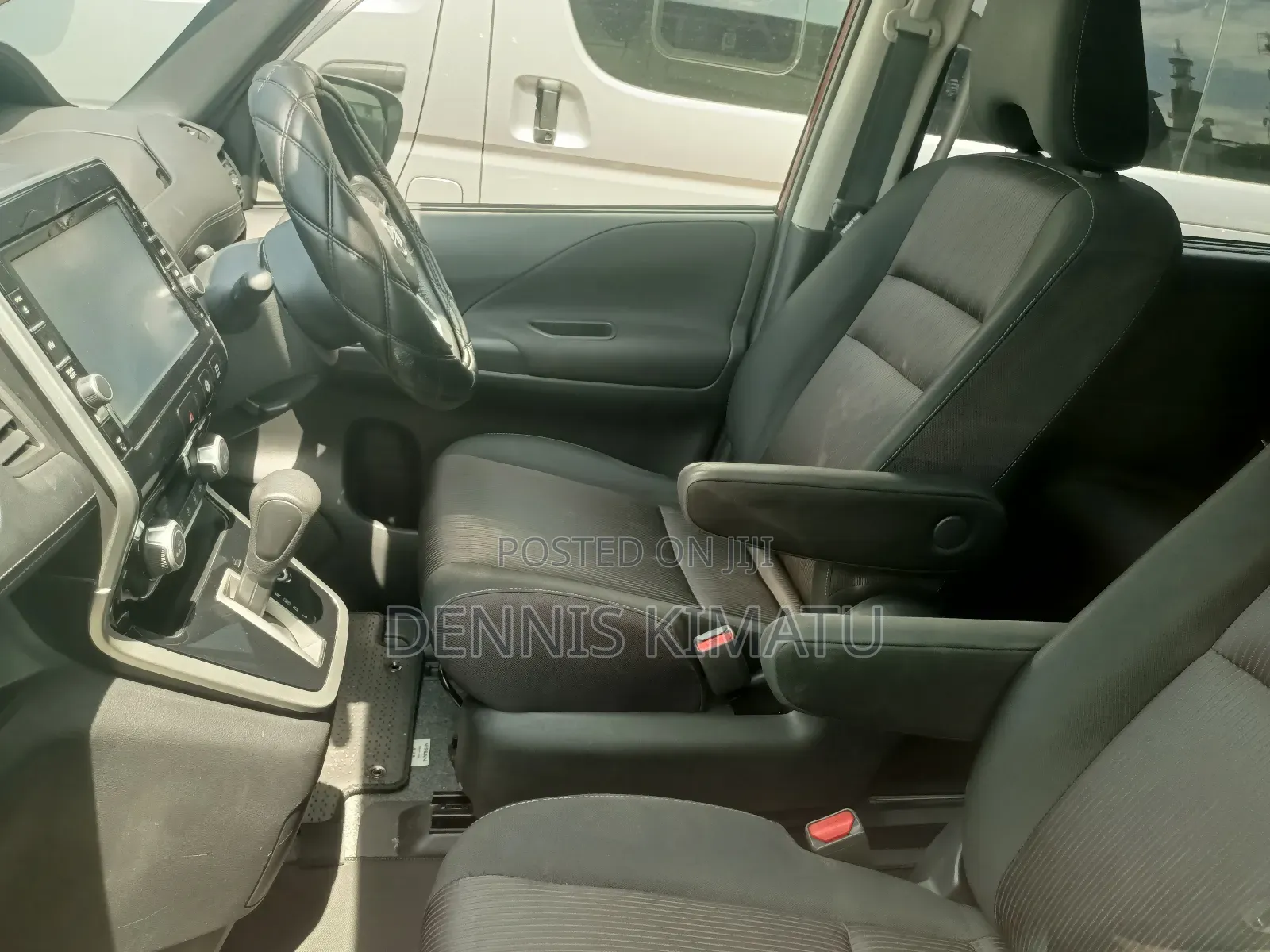 Nissan Serena 2017 Red