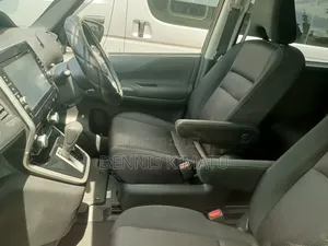 Nissan Serena 2017 Red