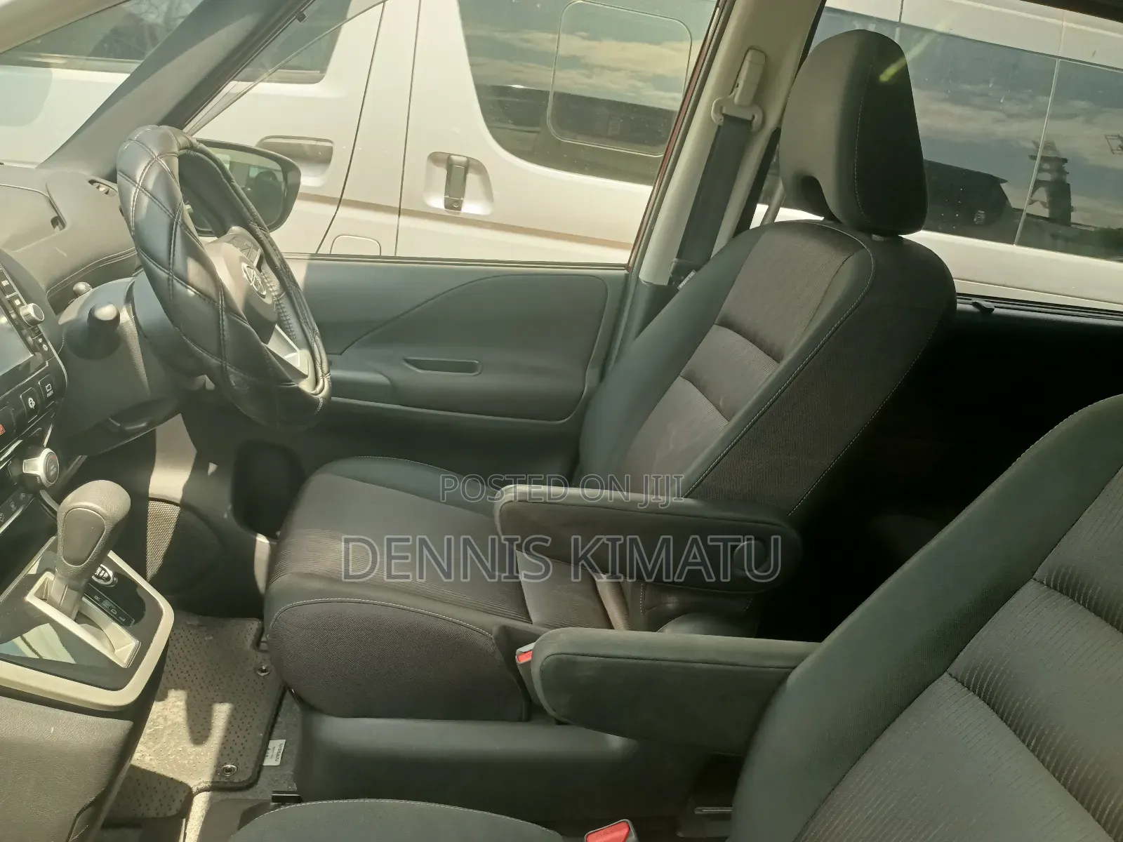 Nissan Serena 2017 Red