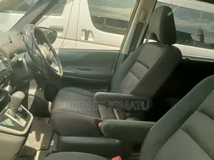 Nissan Serena 2017 Red